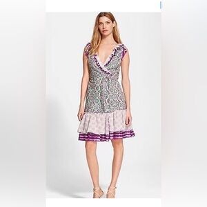 NWT DVF JUDETTE WHITE Size 8
PURLPE FLORAL COTTON WRAP DRESS $398